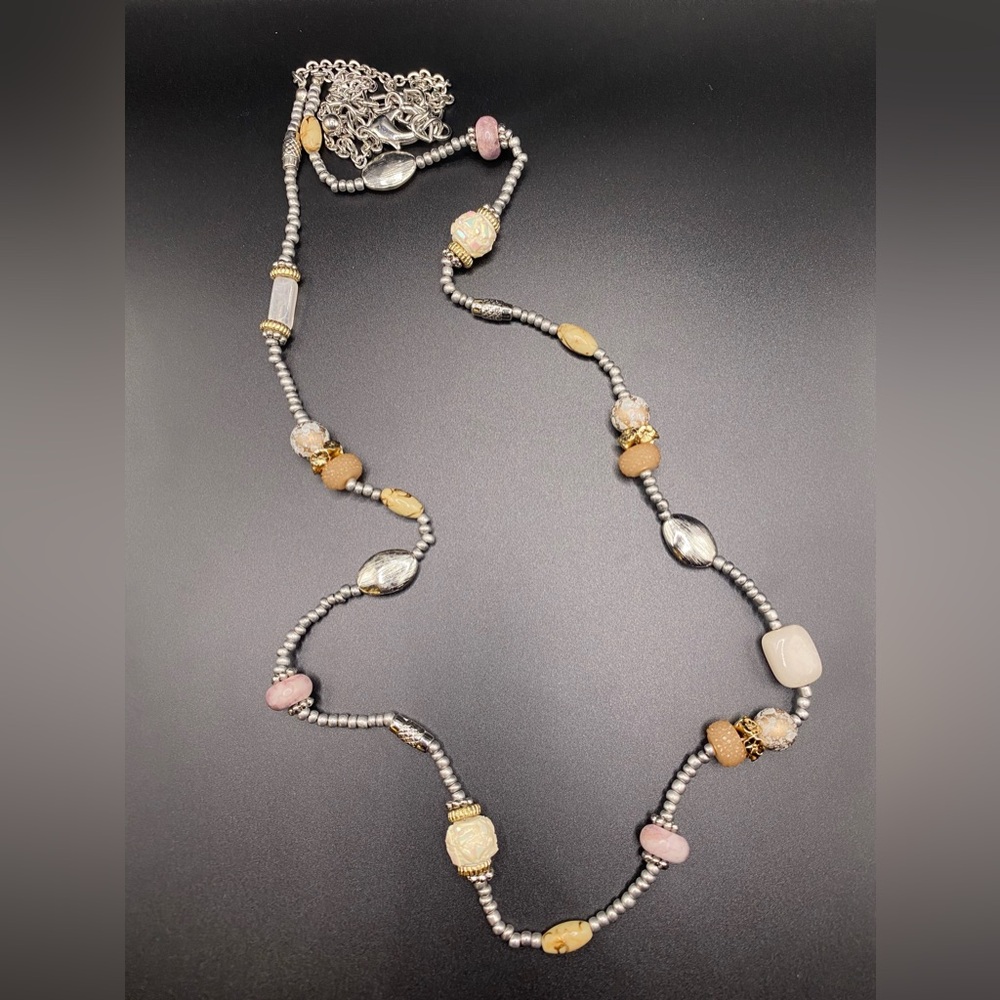 Chico’s Sculptured Beaded Necklace 18”